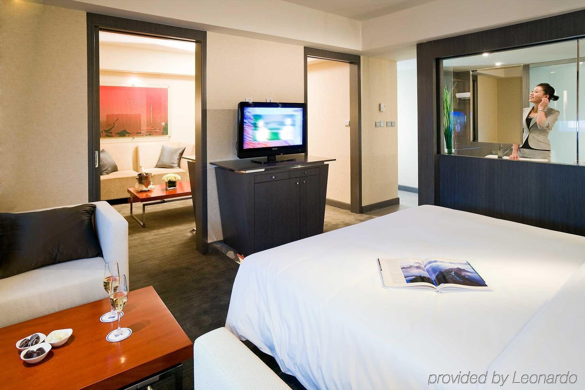 Novotel Beijing Sanyuan Exteriör bild